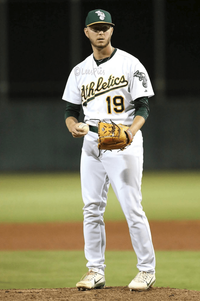 Red Sox sign right-hander Zack Kelly to minor-league&nbsp;deal